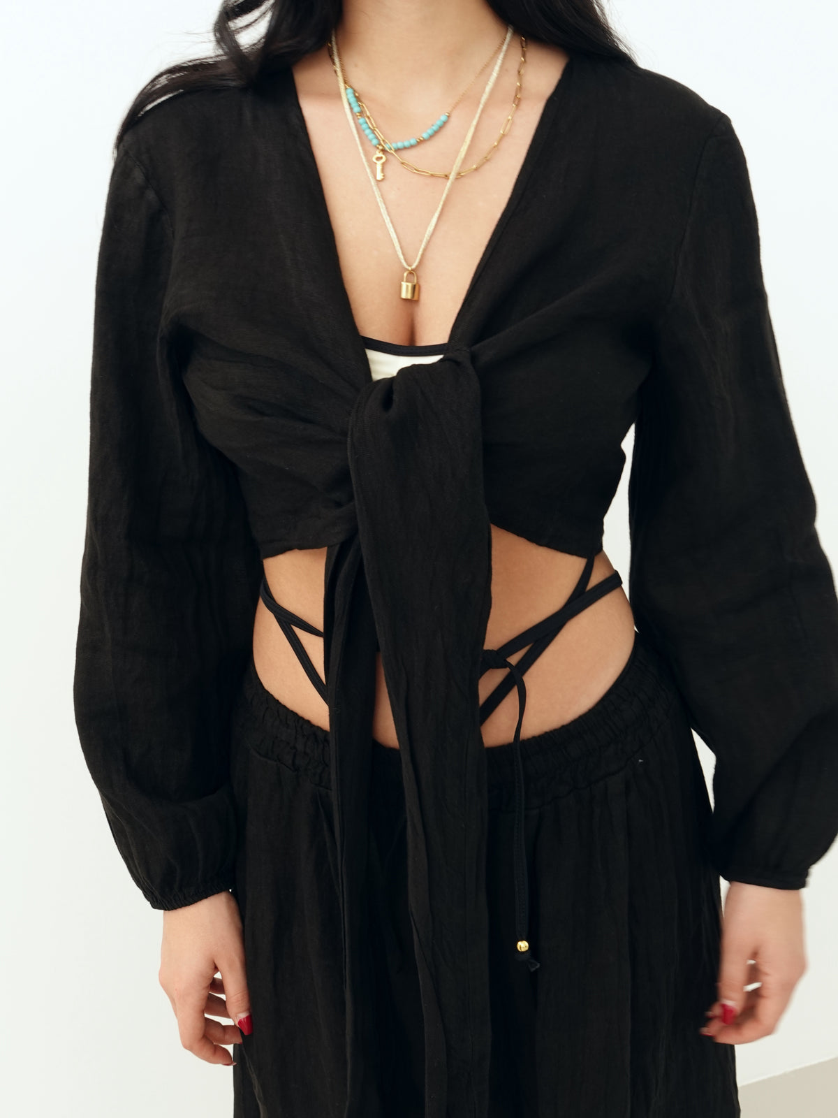 BLUSA CROP CON NODO 100% LINO - NERO 8767