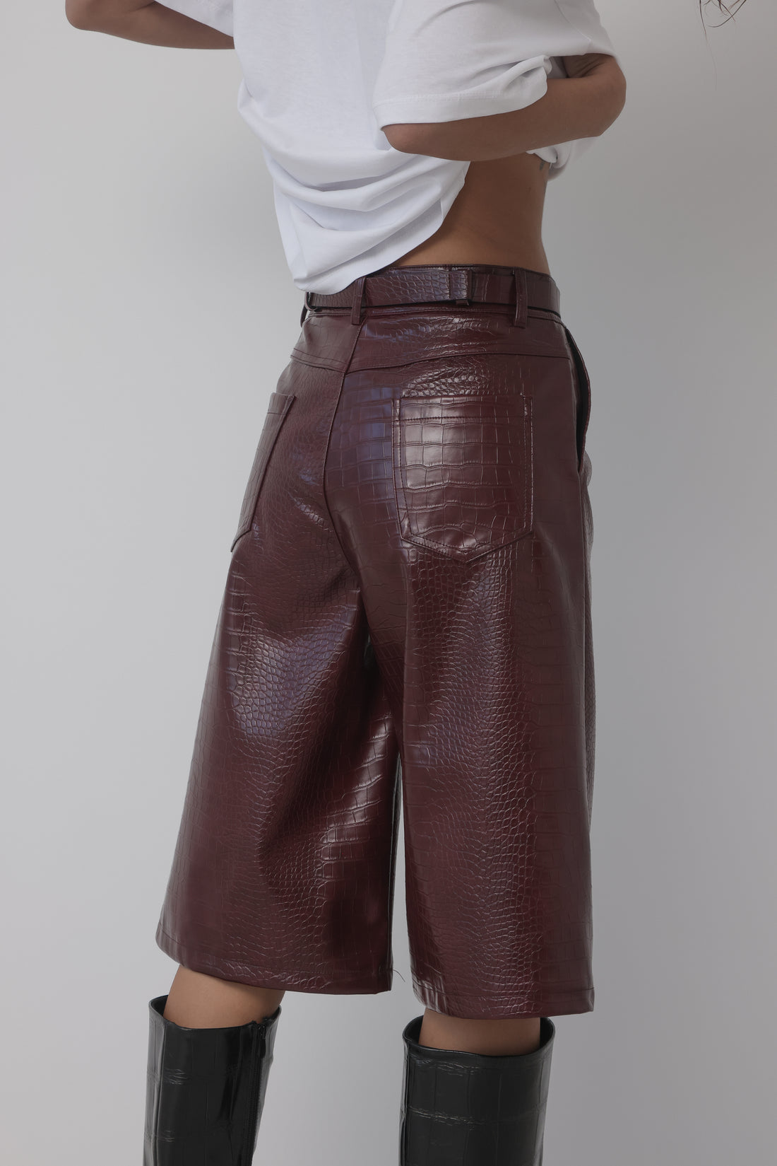 BERMUDA CROCO IN ECOPELLE CON CINTURA - WINE 26057